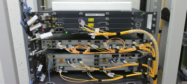 Bild: BG 64 SDH Multiplexer aus dem Hause ECI Telecom. Die Multiplexer dienen als Schnittpunkt im SDH Ring (STM64-Schnittstelle) zu den Base Station Controller (STM1 oder STM4 optische Schnittstelle).